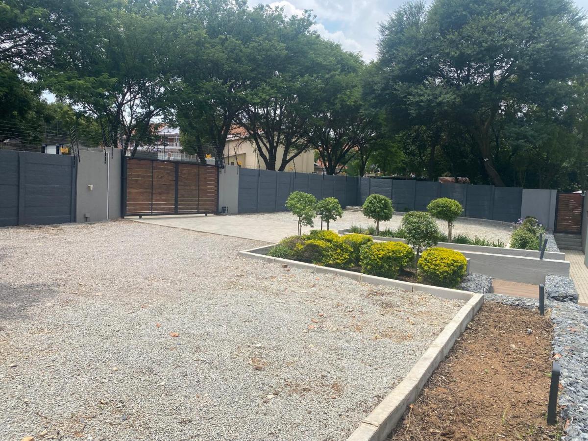 The Guesthouse 6 On Vrede Johannesburg Exterior foto