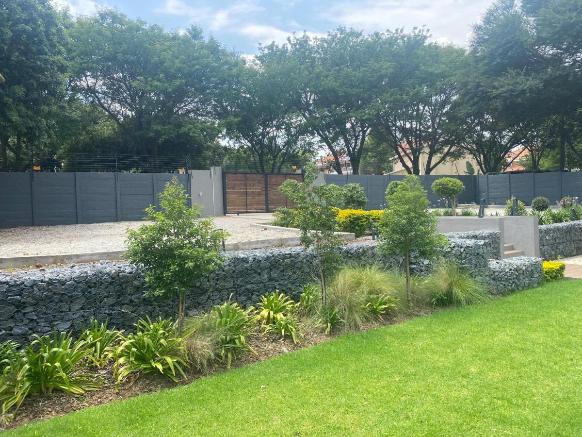 The Guesthouse 6 On Vrede Johannesburg Exterior foto